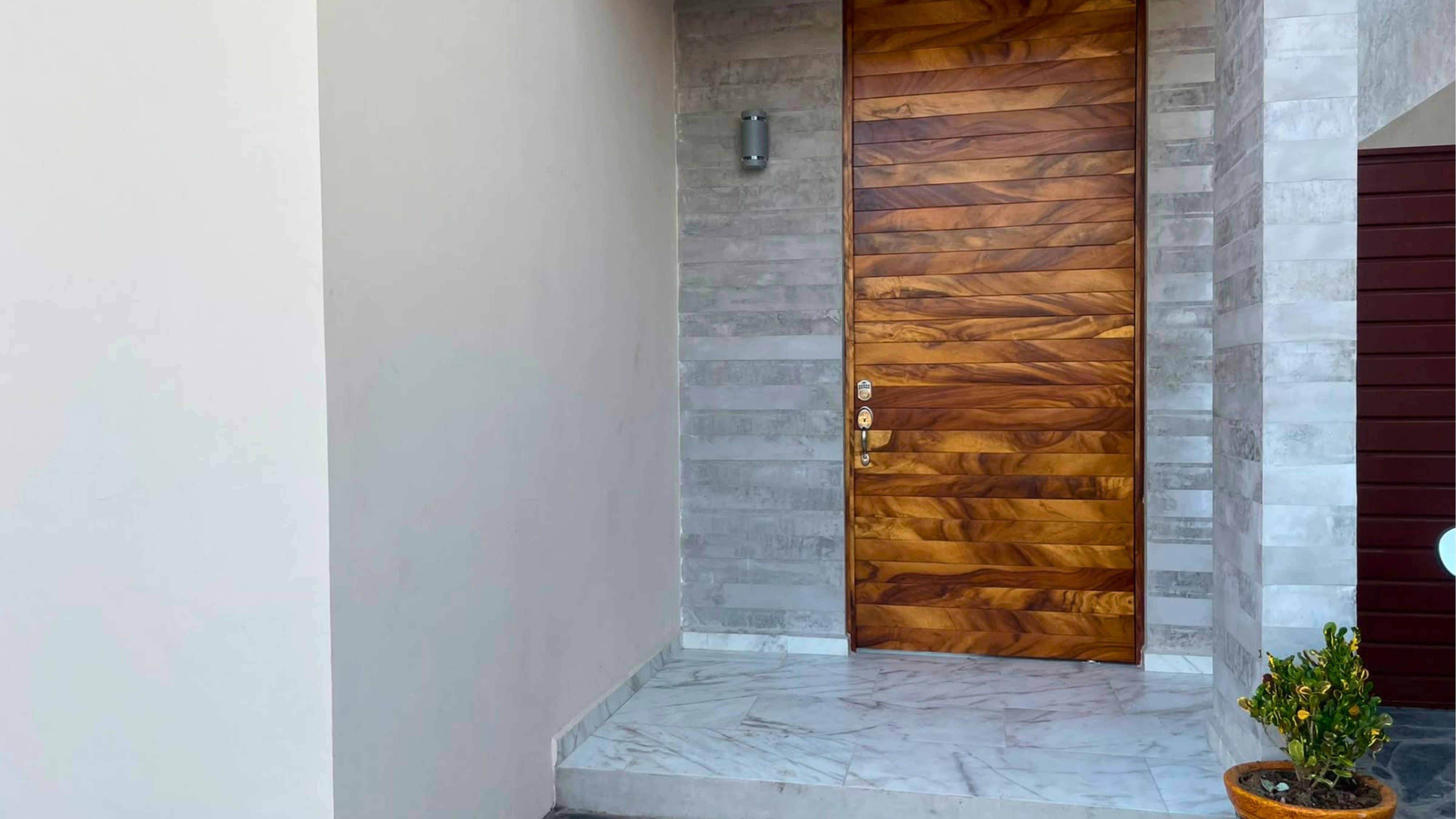 Modern house with private pool - 10 minutes walk from the beach